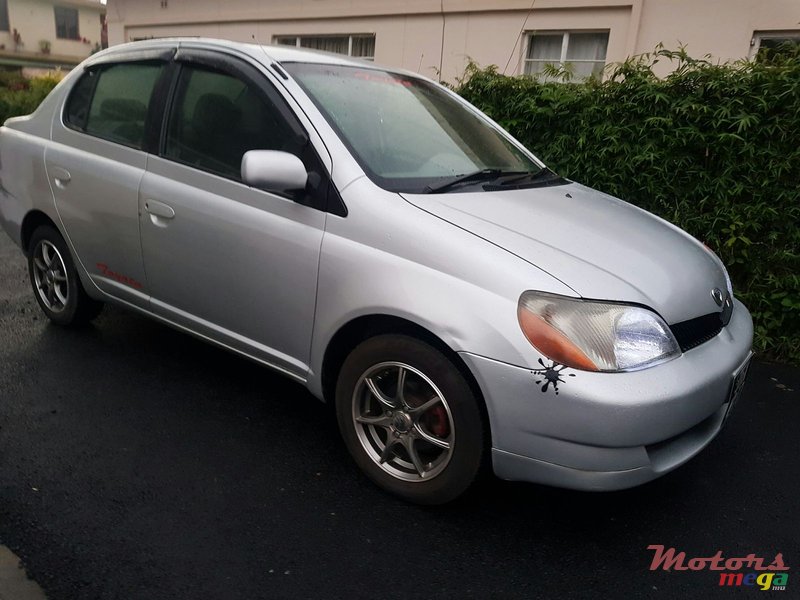 2001' Toyota platz photo #2