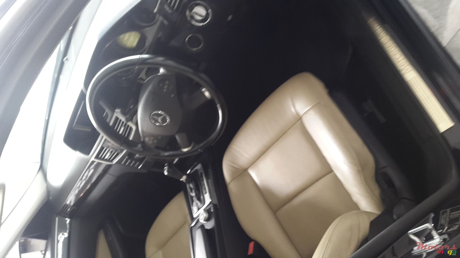 2010' Mercedes-Benz E-Class photo #3