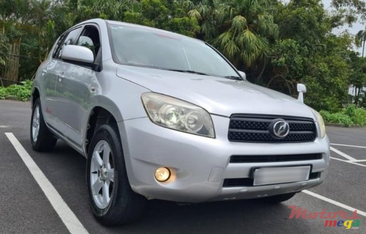 2007' Toyota RAV4 photo #1