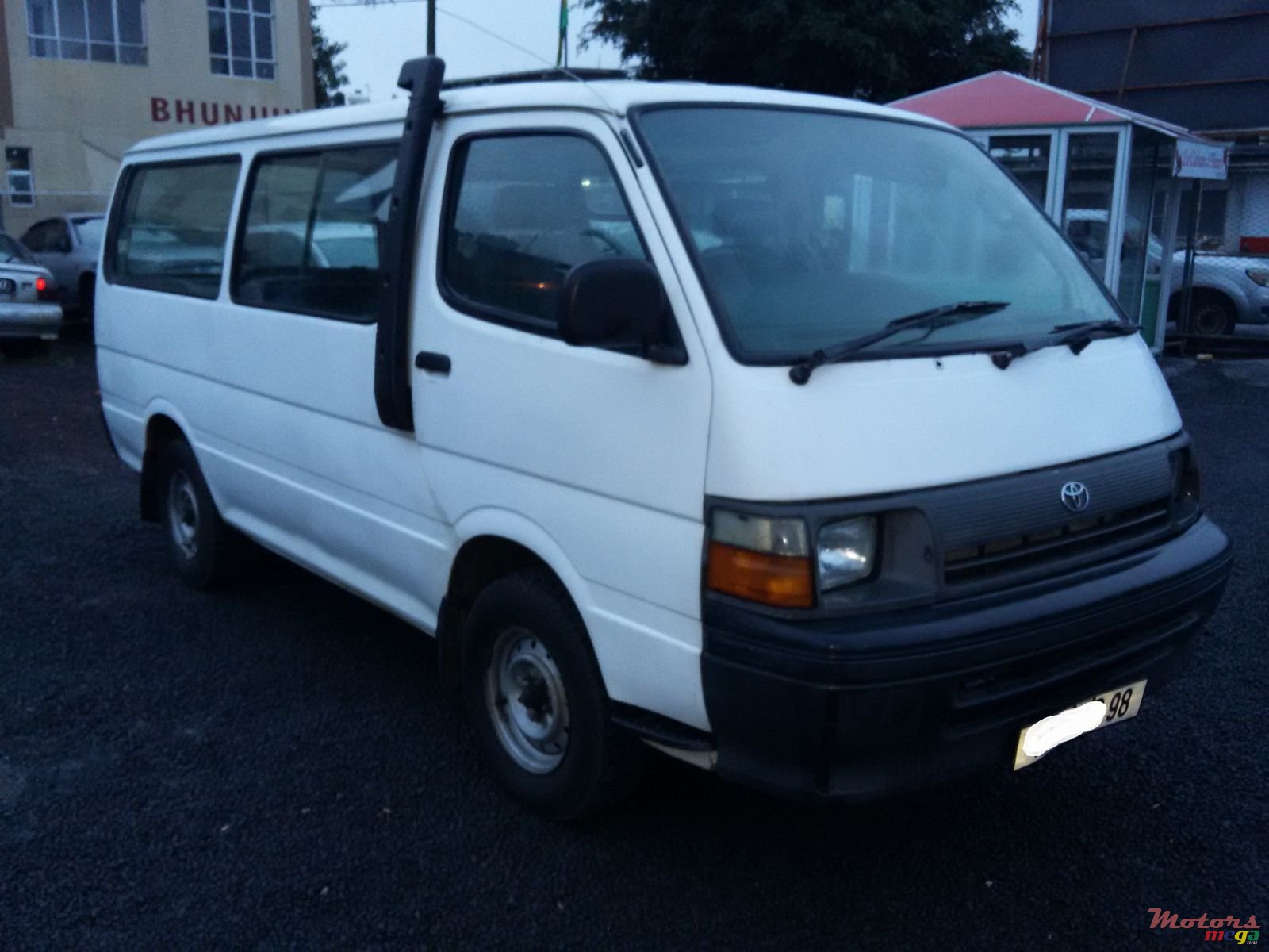 1998' Toyota Hiace photo #2
