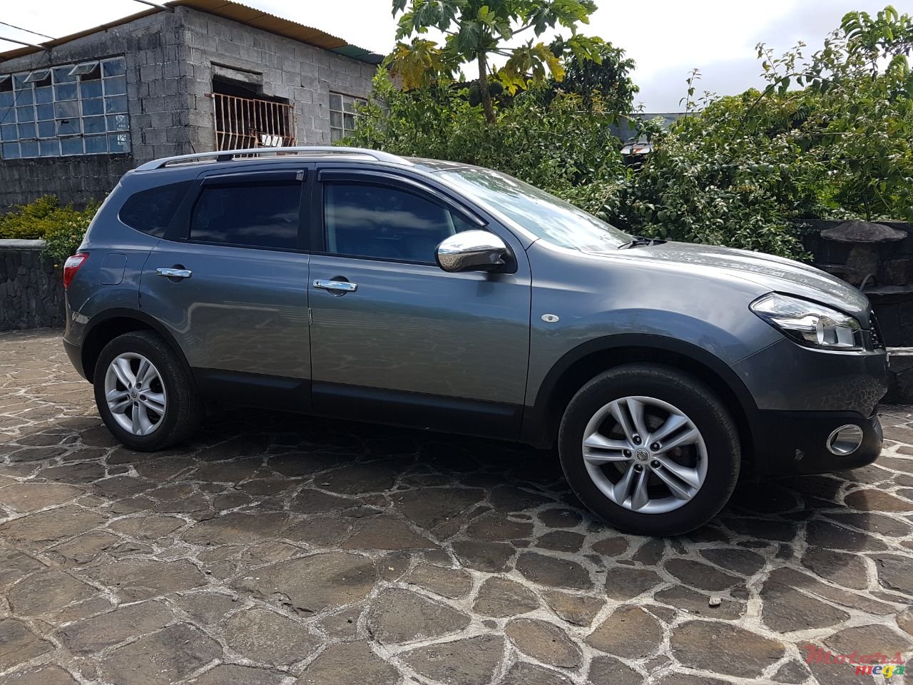 2014' Nissan Qashqai+2 photo #3