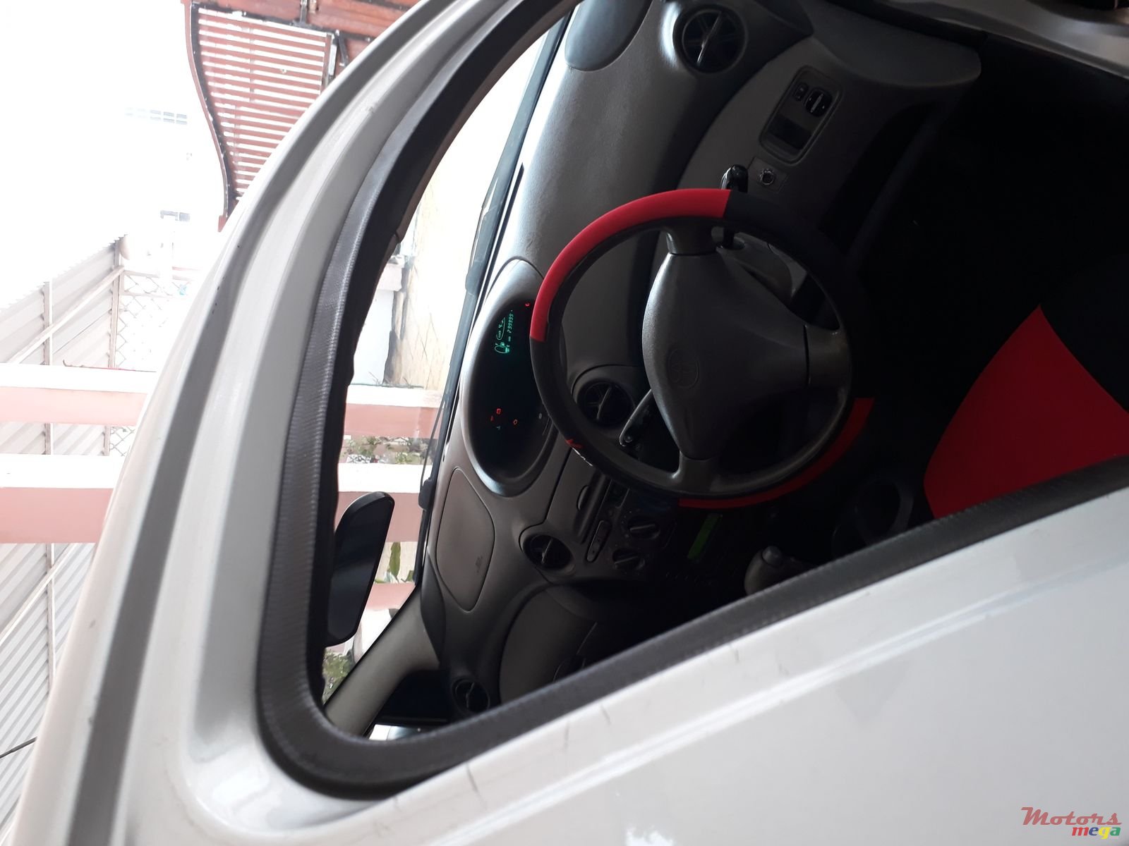 2000' Toyota Vitz photo #4