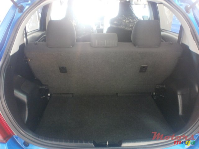 2016' Toyota Vitz photo #5