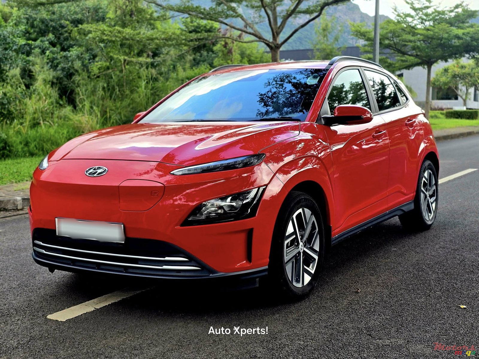 2023' Hyundai Kona photo #2