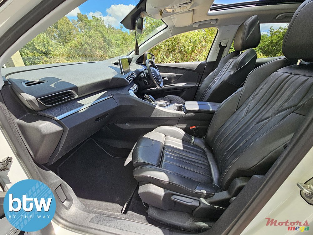 2019' Peugeot 3008 Allure photo #5