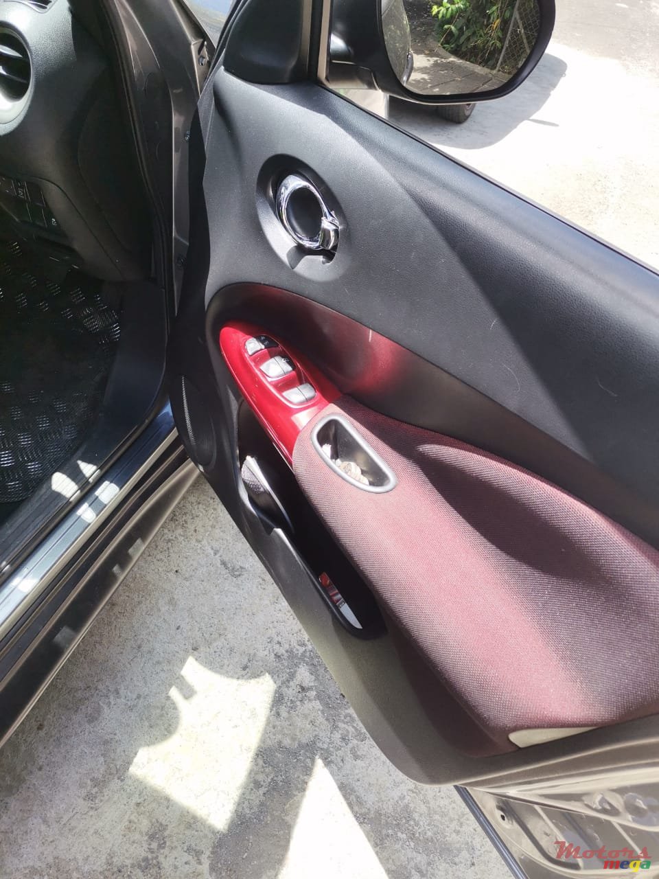 2012' Nissan Juke photo #6