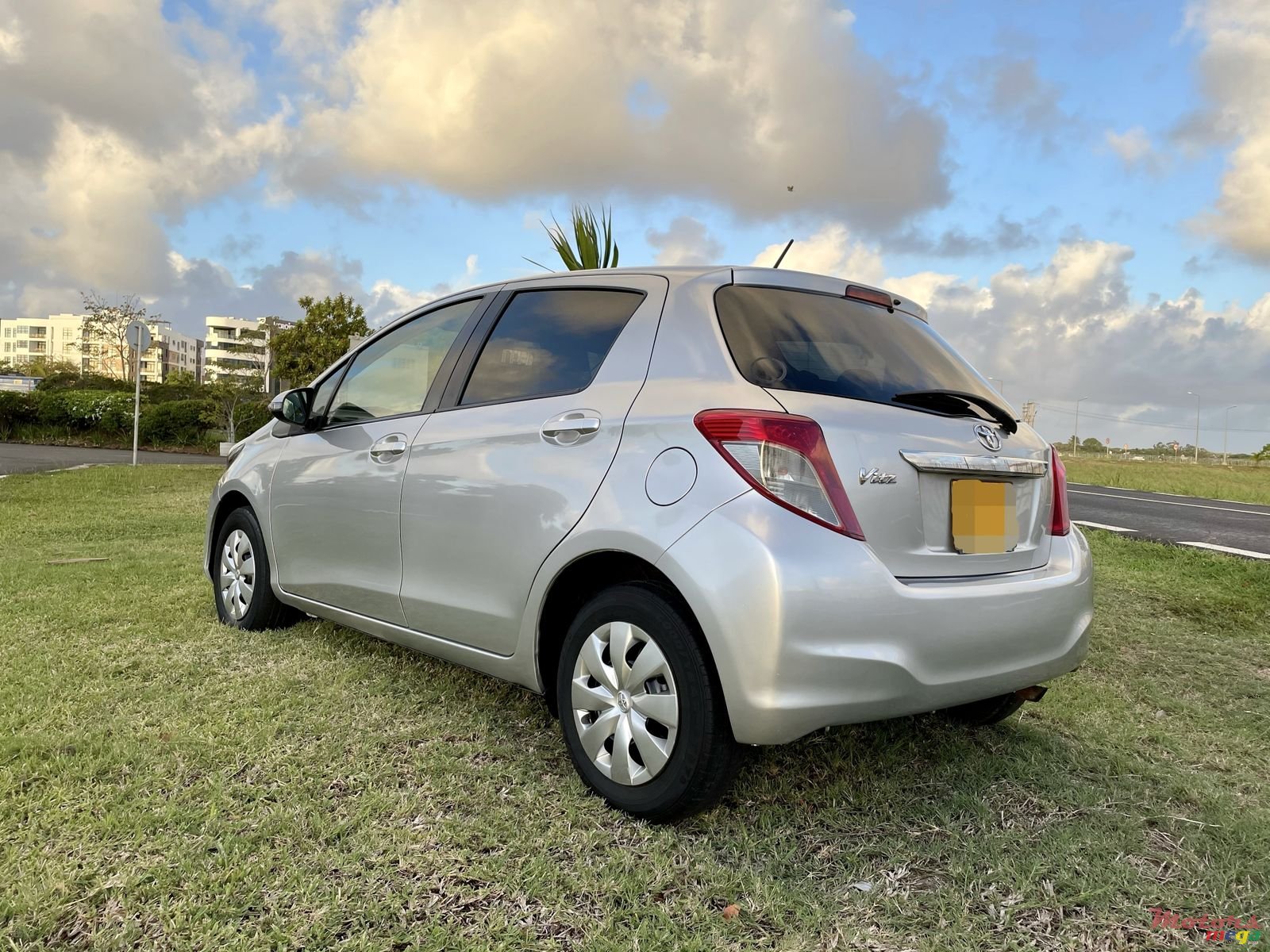 2013' Toyota Vitz photo #3