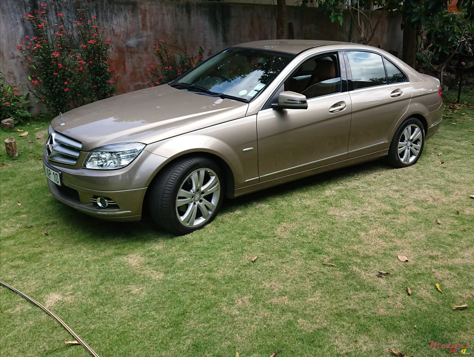 2010' Mercedes-Benz C-Class C180 Avantgarde photo #2