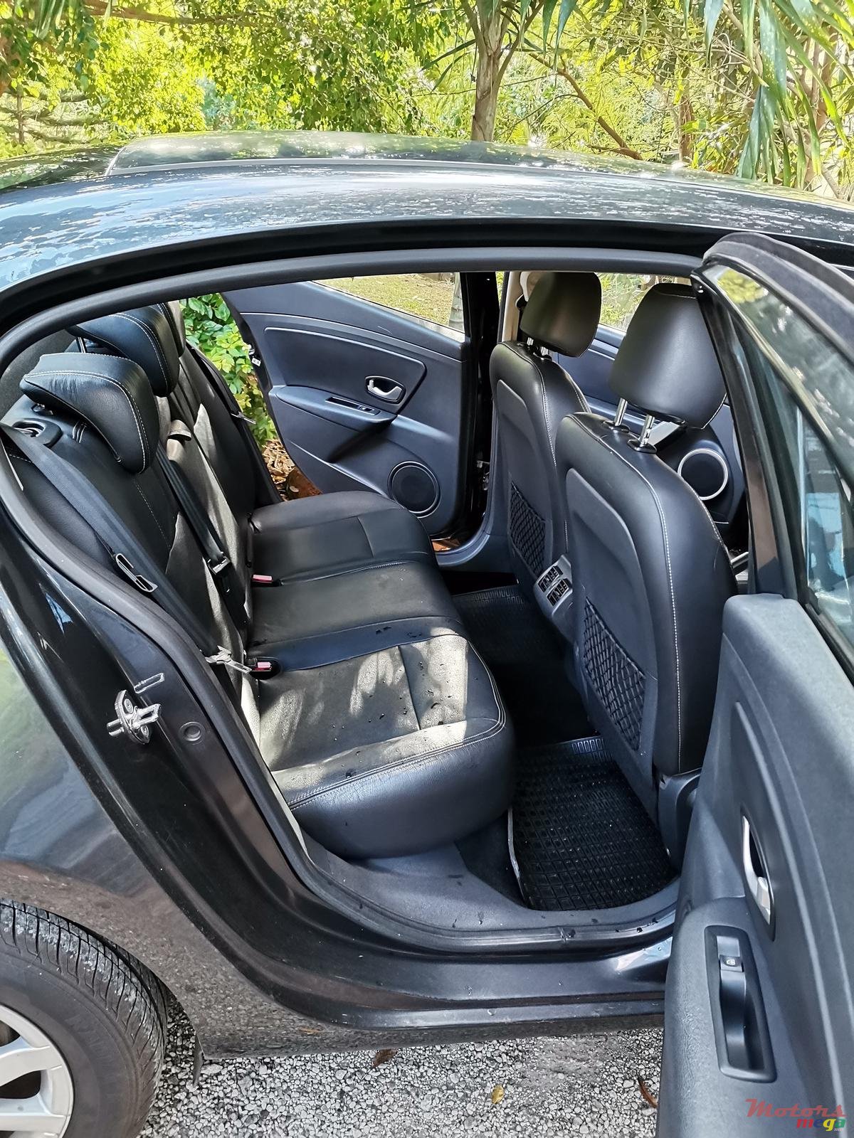 2012' Renault Fluence photo #6