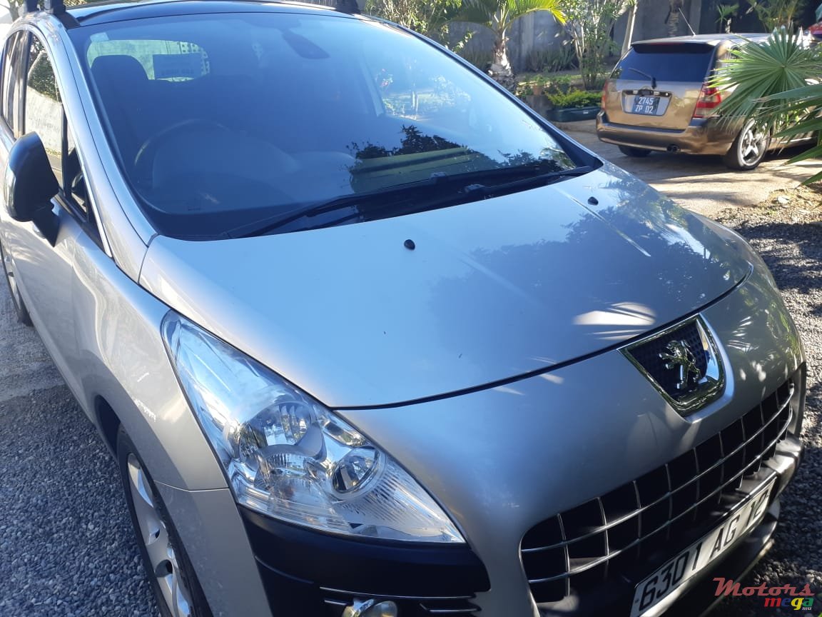 2012' Peugeot 3008 photo #3