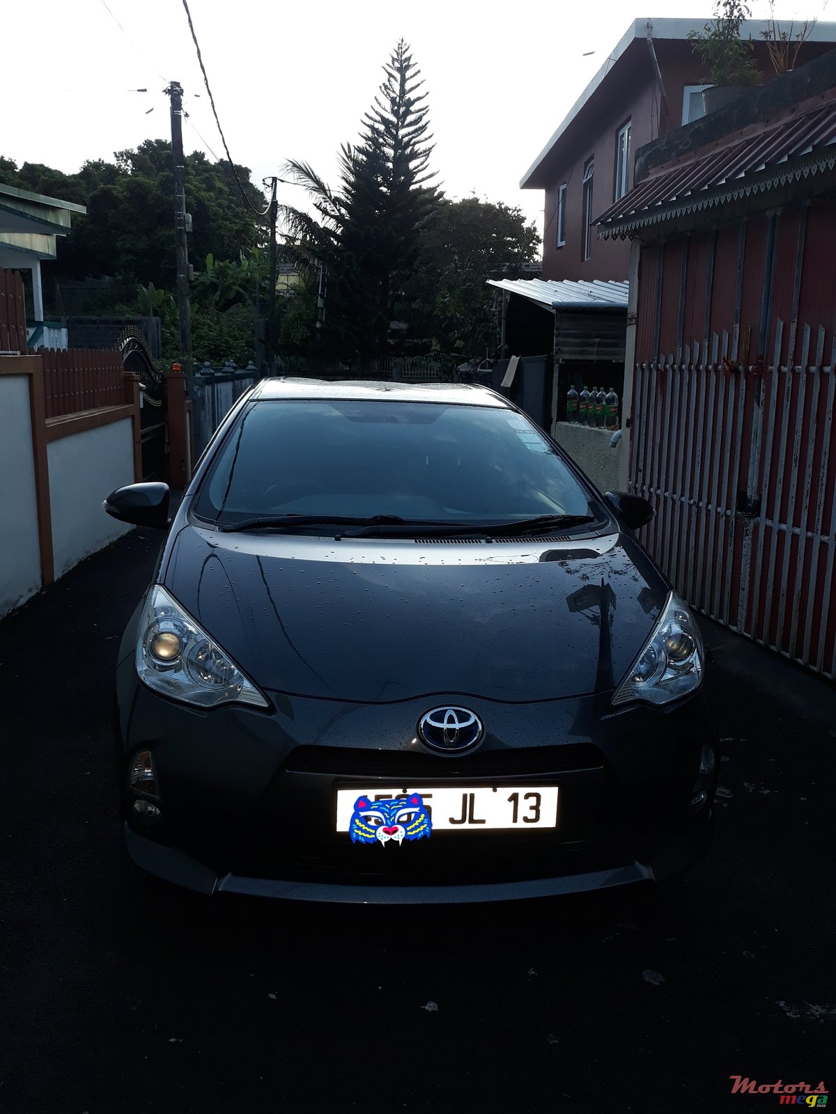 2013' Toyota Aqua photo #1