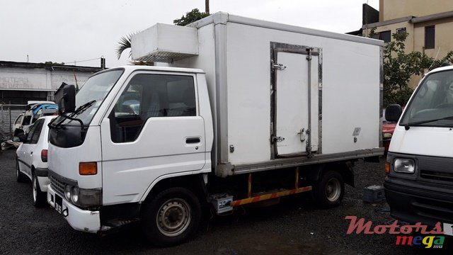 1999' Toyota Dyna photo #1