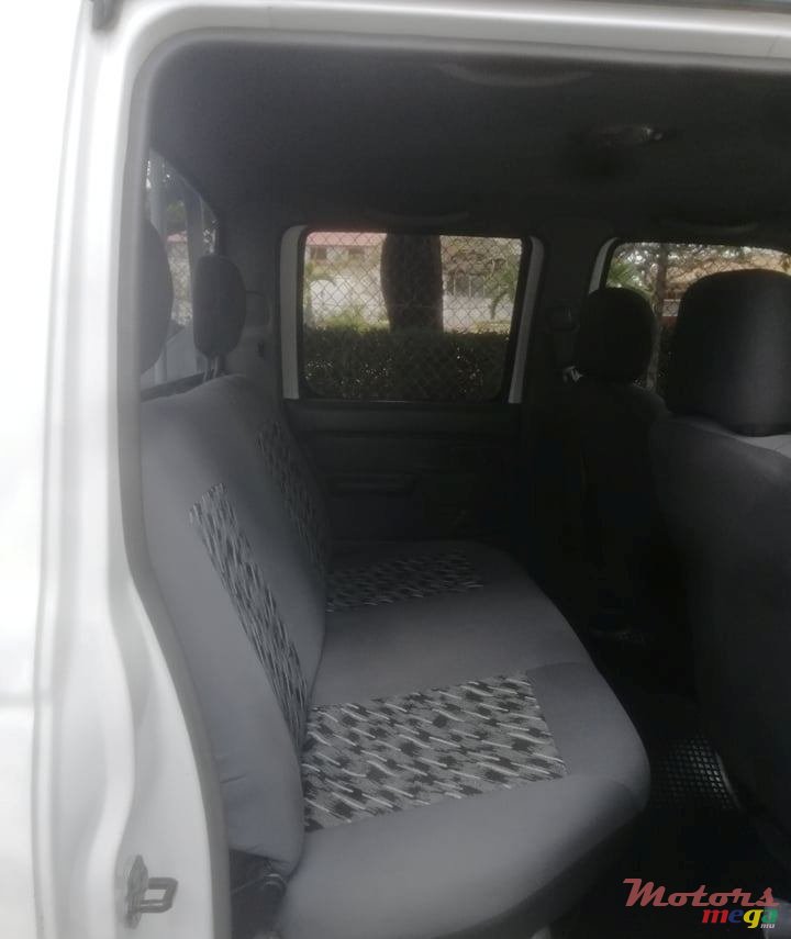 2008' Nissan Navara photo #4