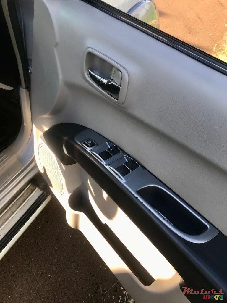 2008' Mitsubishi L 200 photo #2