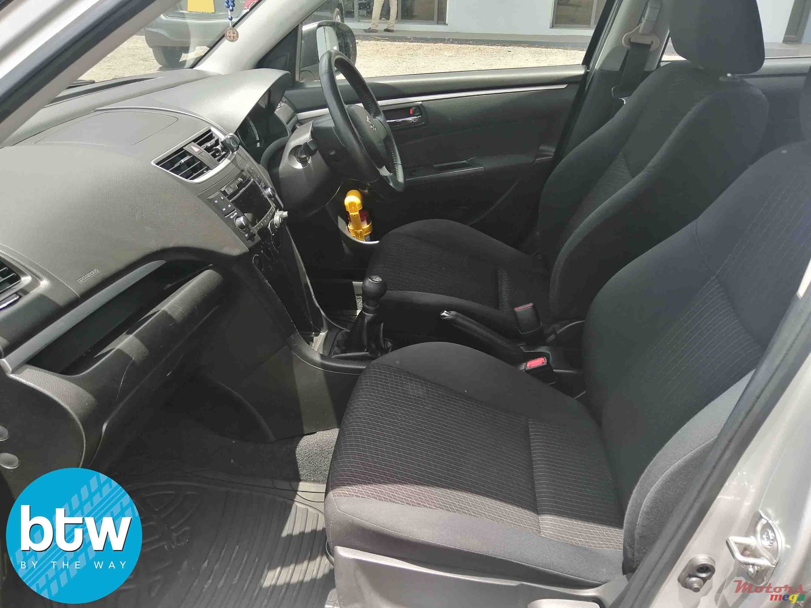 2014' Suzuki Swift photo #4