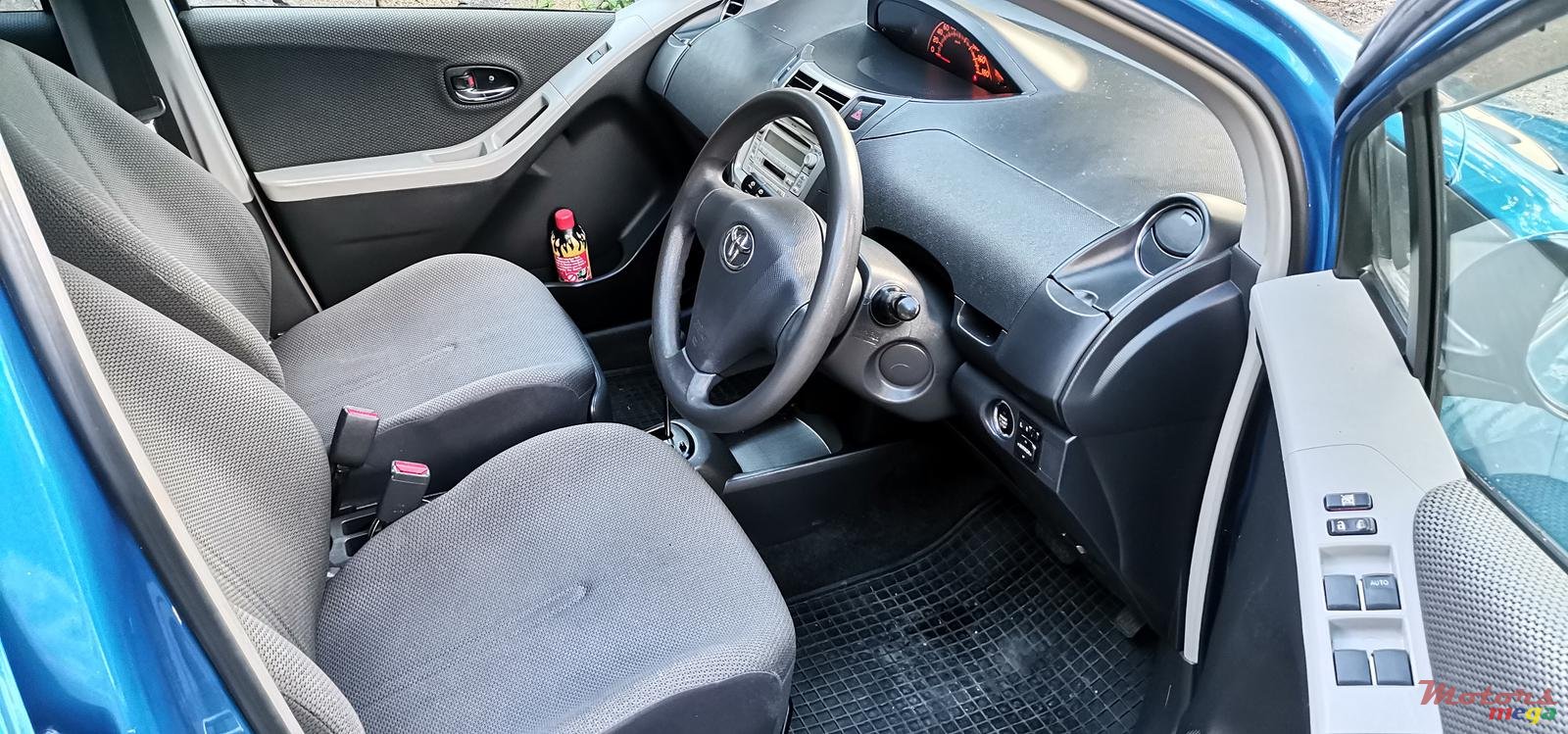 2010' Toyota Vitz 1.3 photo #5