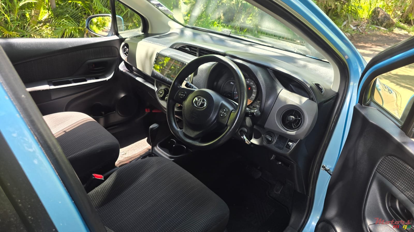 2016' Toyota Vitz photo #5