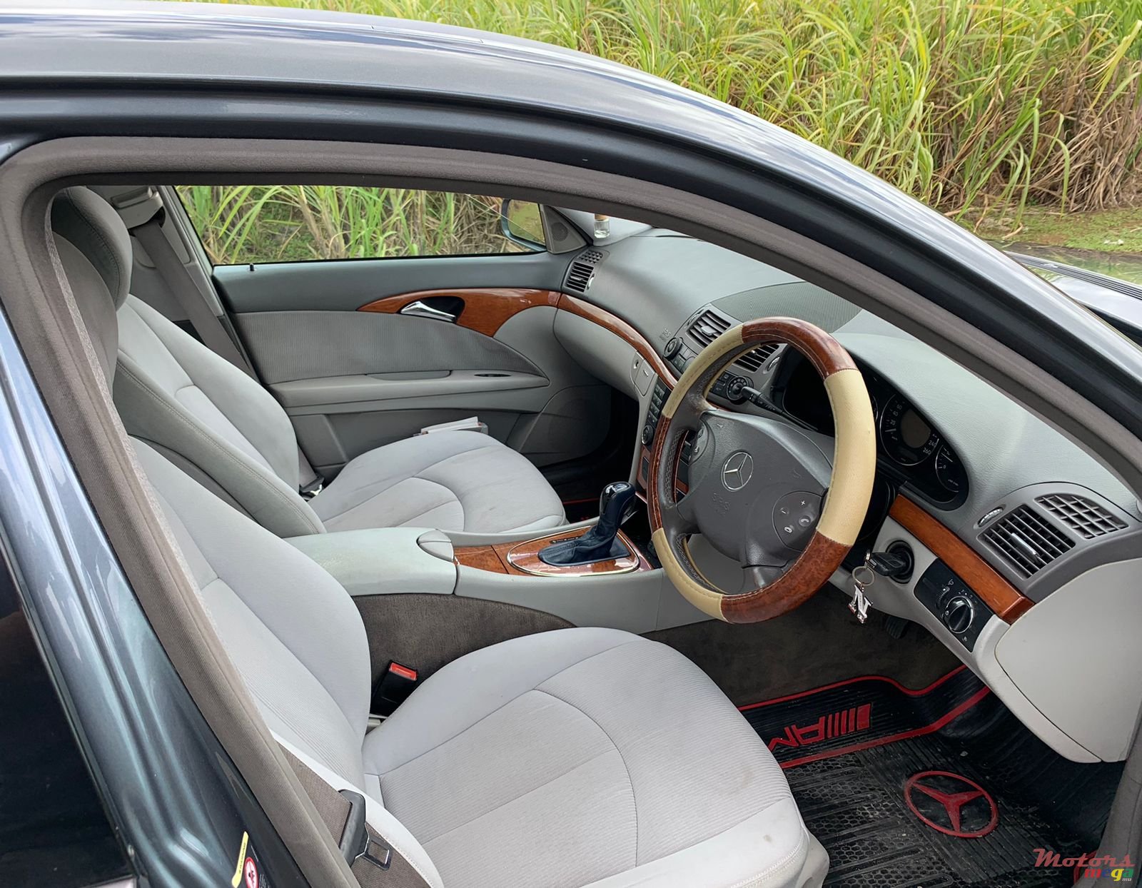 2006' Mercedes-Benz E 320 CDI photo #2