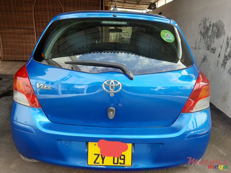 2009' Toyota Vitz photo #1