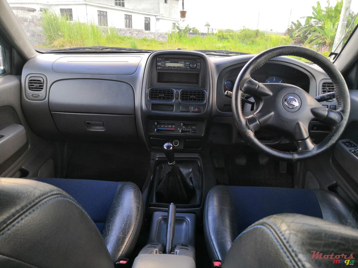 2005' Nissan Hardbody 3.0 turbo photo #3