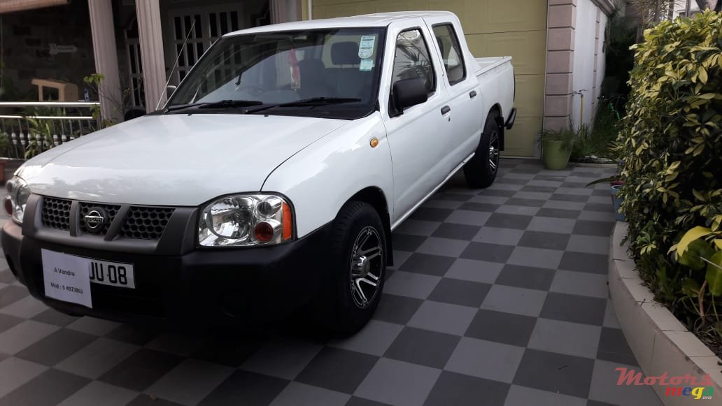2008' Nissan Navara photo #1
