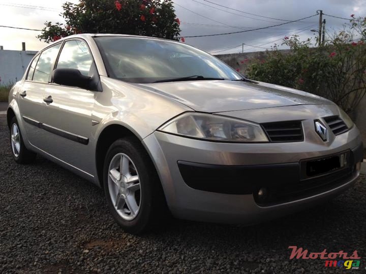 2004' Renault Megane photo #1