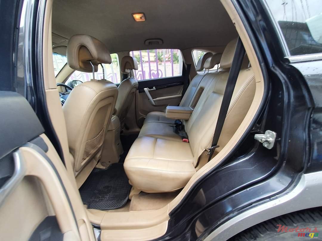 2009' Chevrolet Captiva photo #6