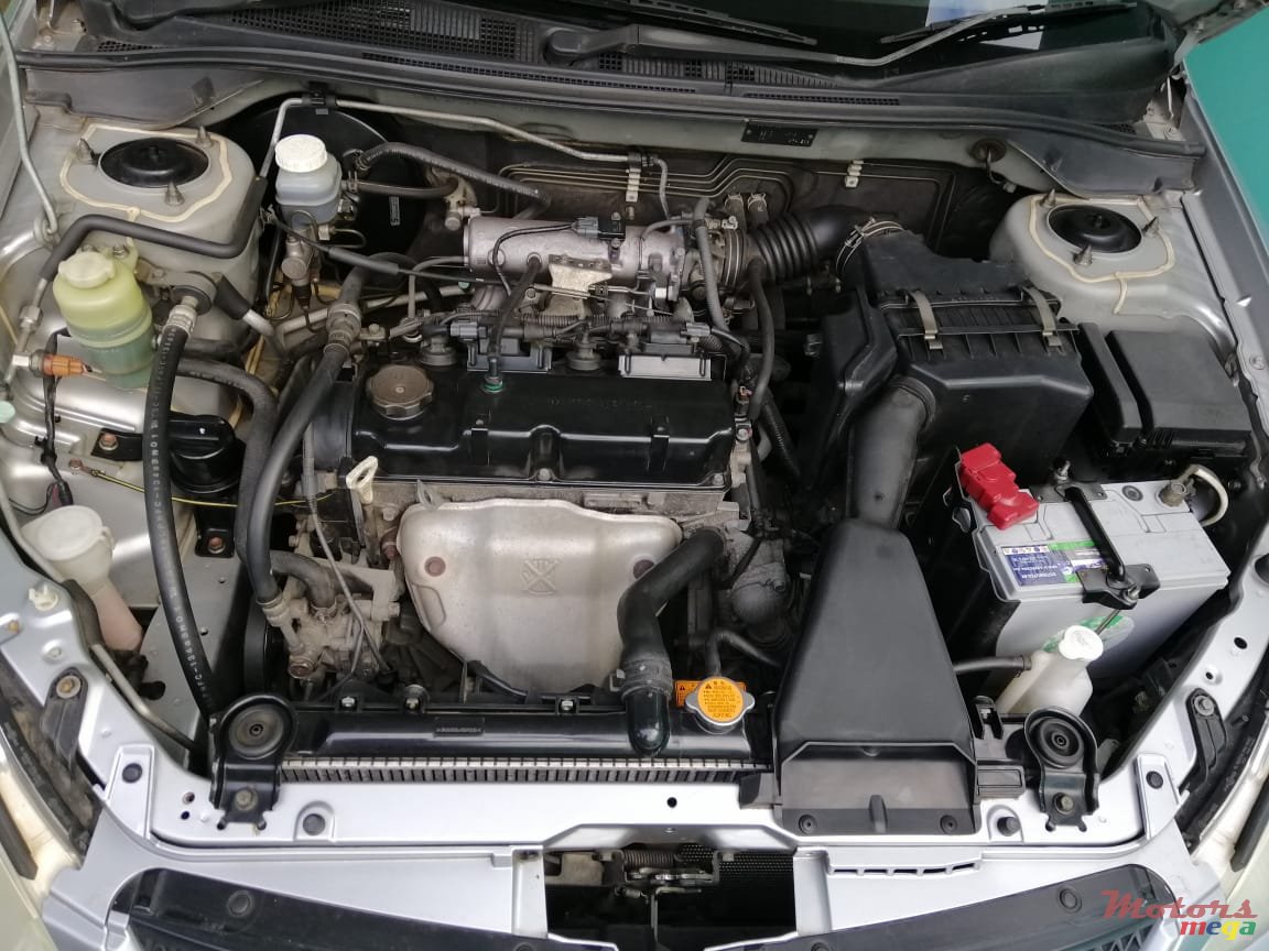 2011' Mitsubishi Lancer GLX photo #3