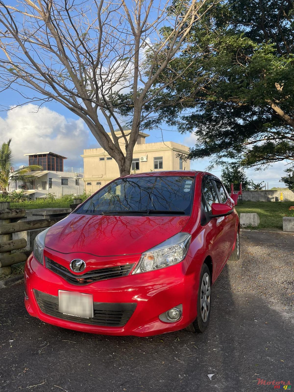 2013' Toyota Vitz photo #5