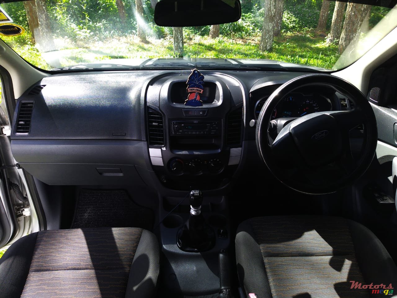 2012' Ford Ranger 4x4  6 Speed photo #5