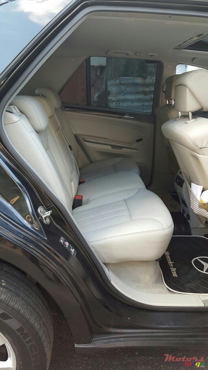 2005' Mercedes-Benz ML 320 photo #3