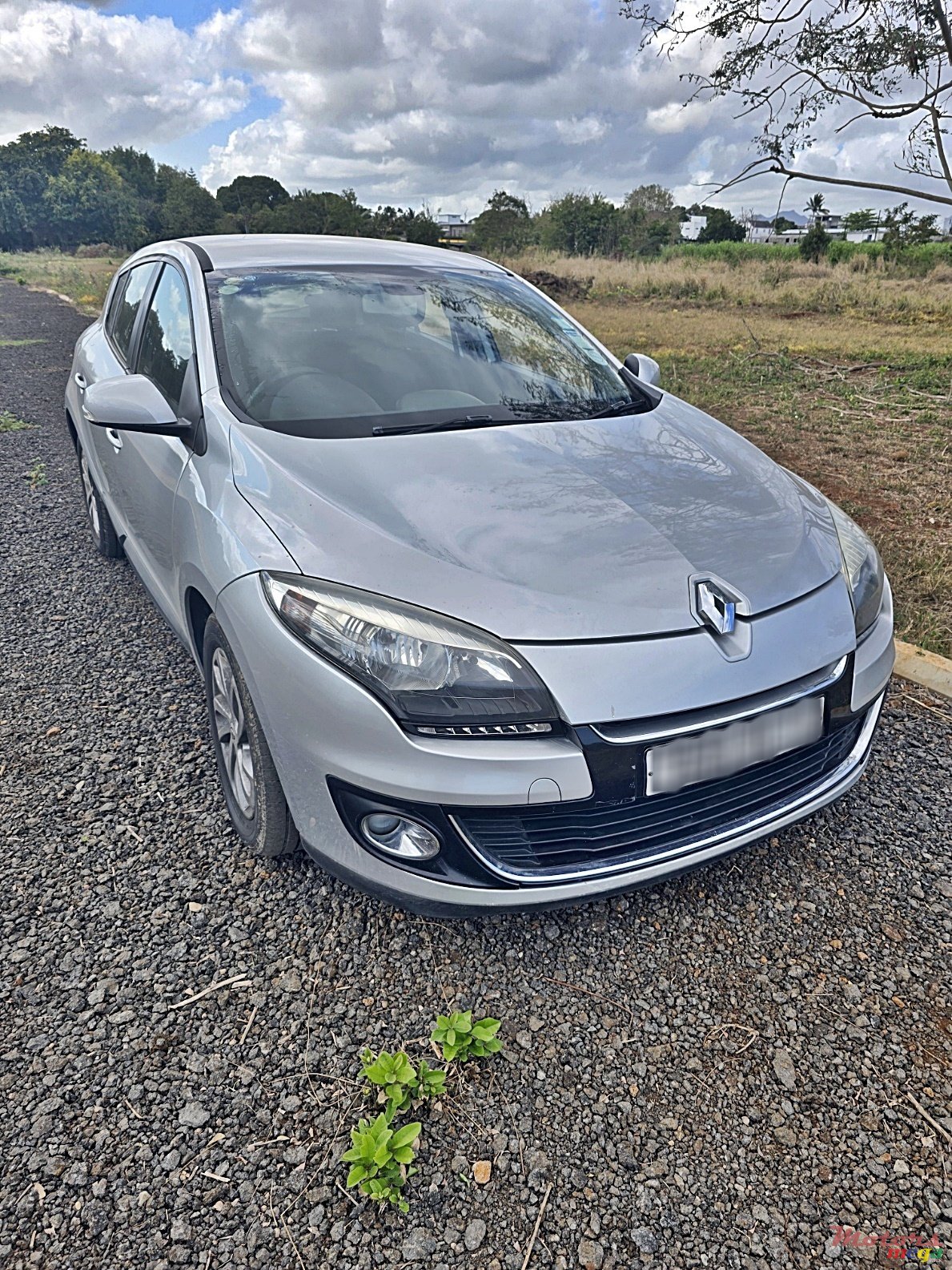 2012' Renault Megane photo #2