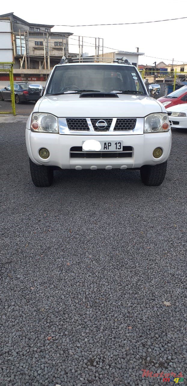 2013' Nissan Hardbody photo #2