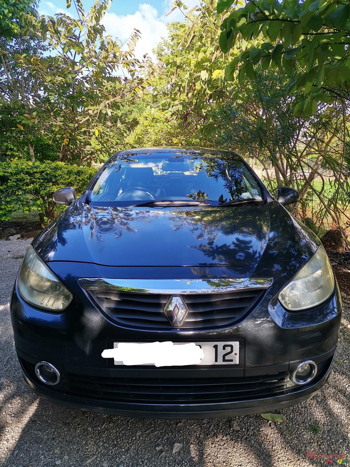 2012' Renault Fluence photo #2