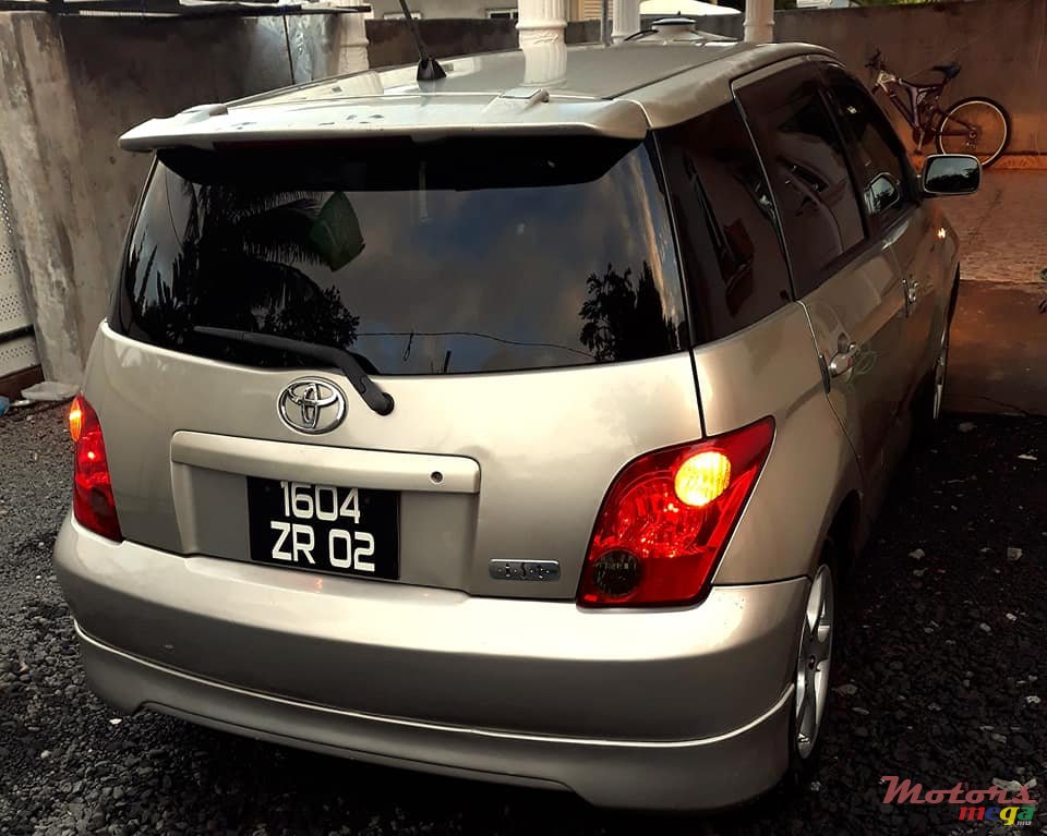 2002' Toyota photo #3