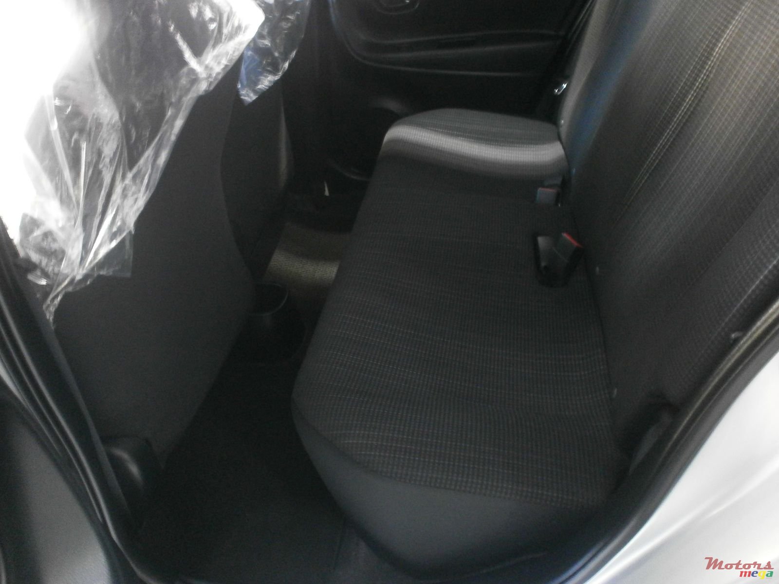 2016' Toyota Vitz photo #3