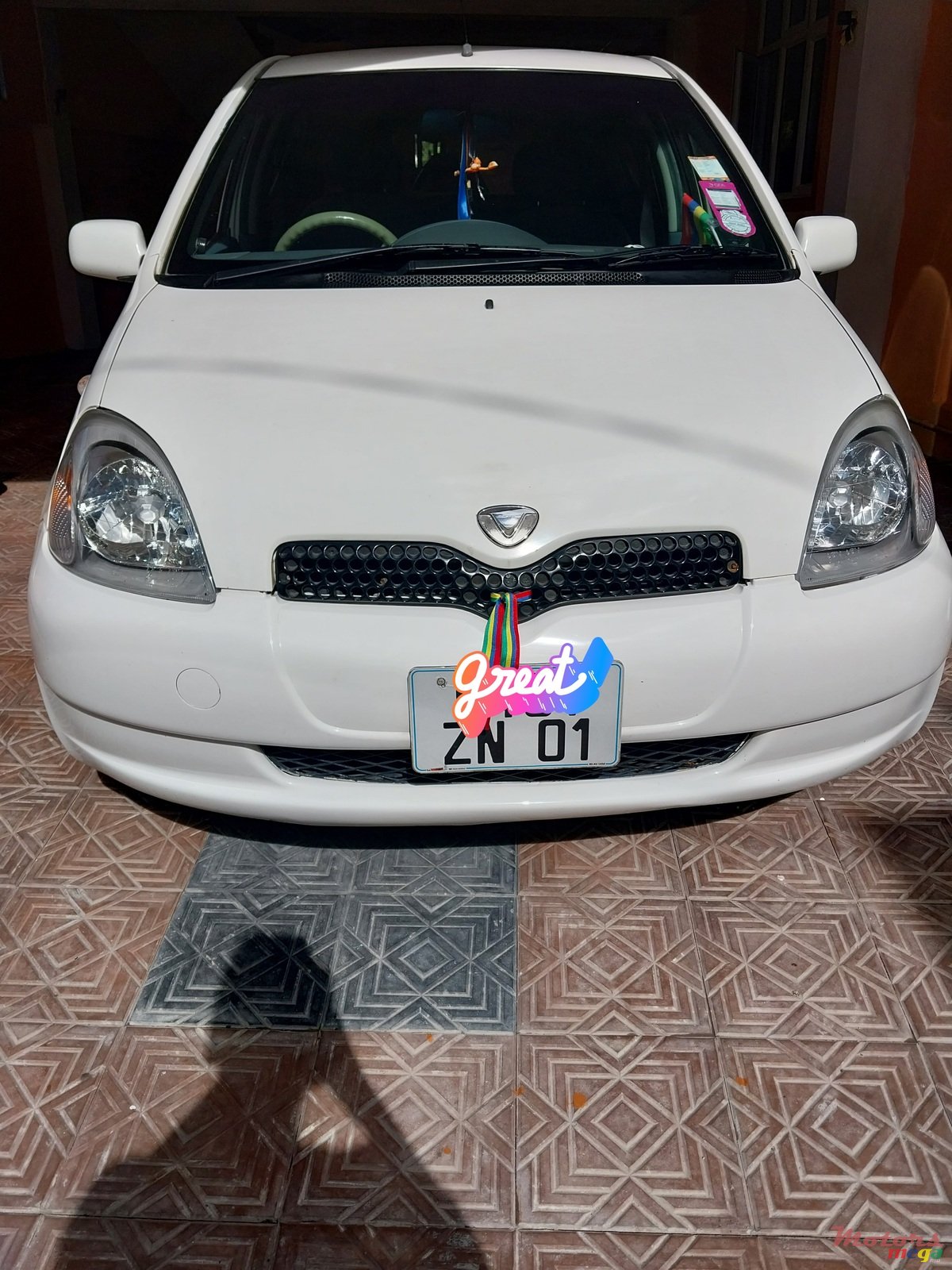 2001' Toyota Vitz photo #2