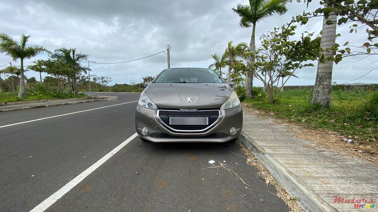 2015' Peugeot 208 photo #4