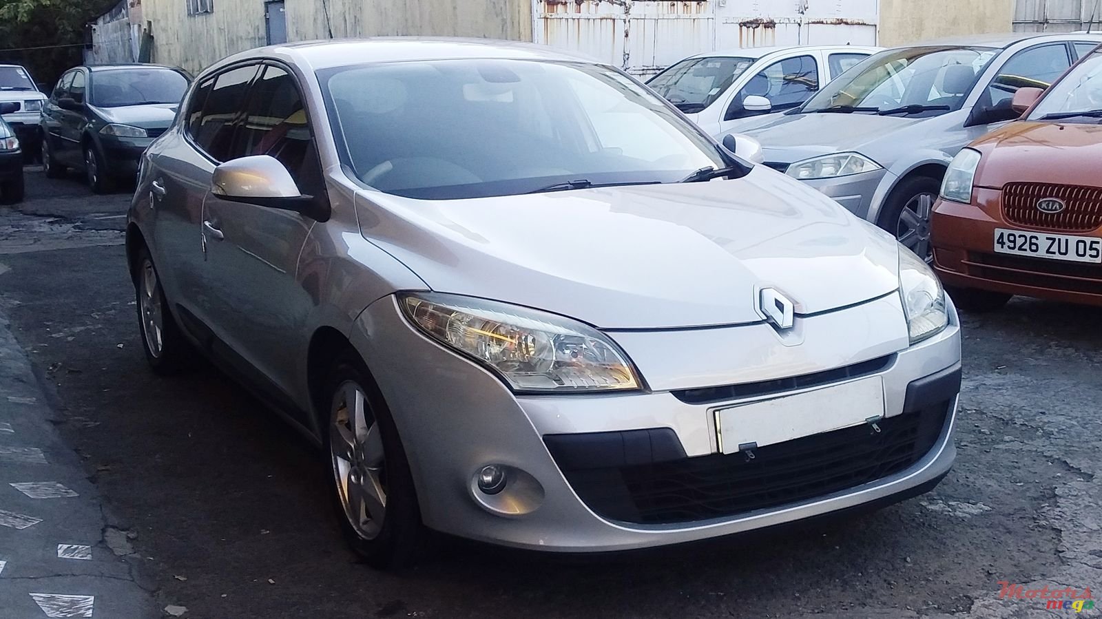 2010' Renault Megane photo #2