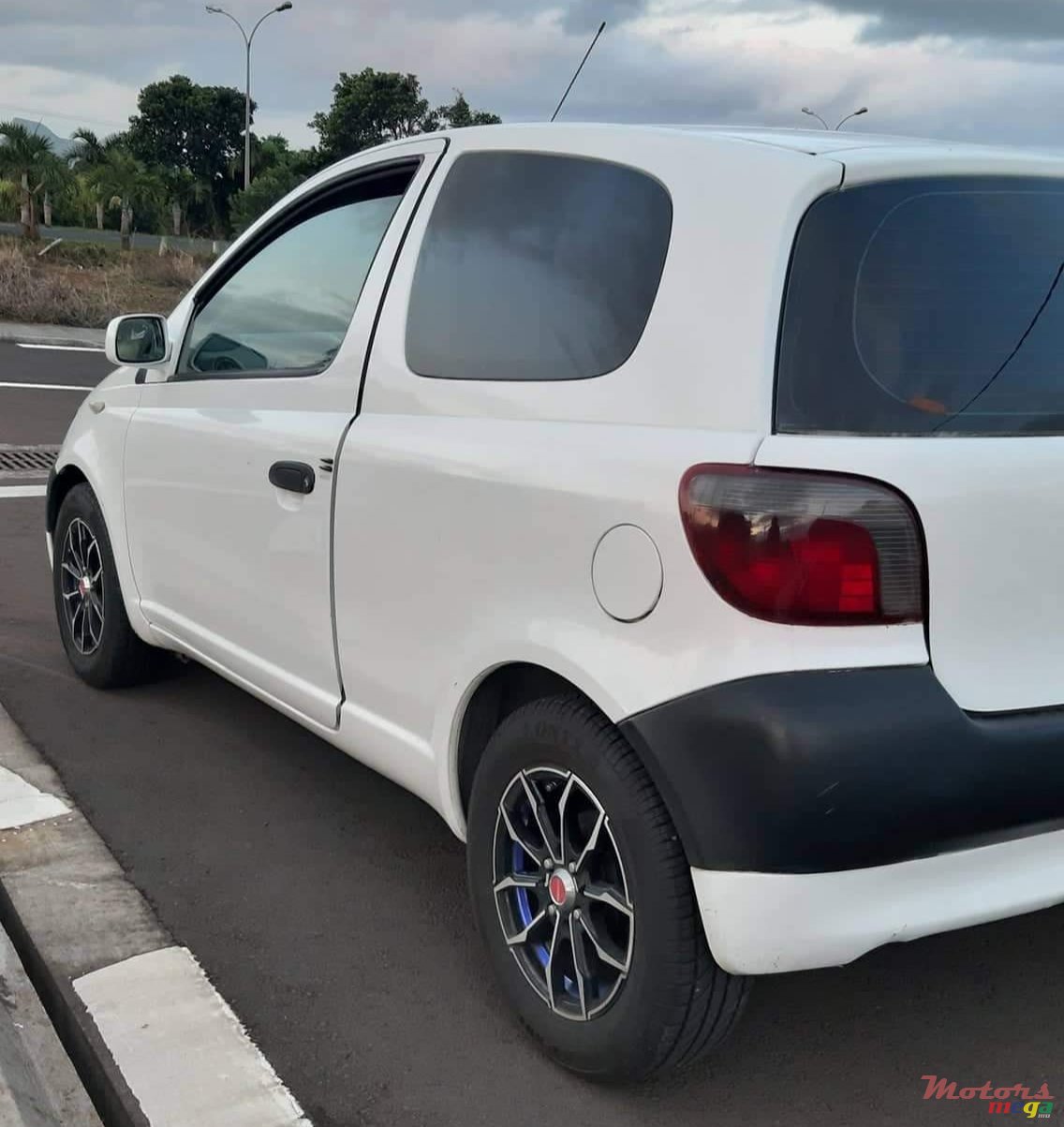 2000' Toyota Vitz photo #1