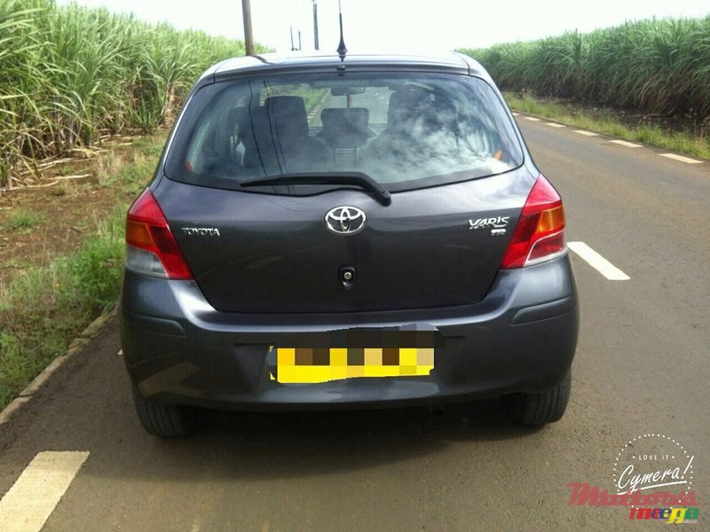 2009' Toyota Yaris photo #1