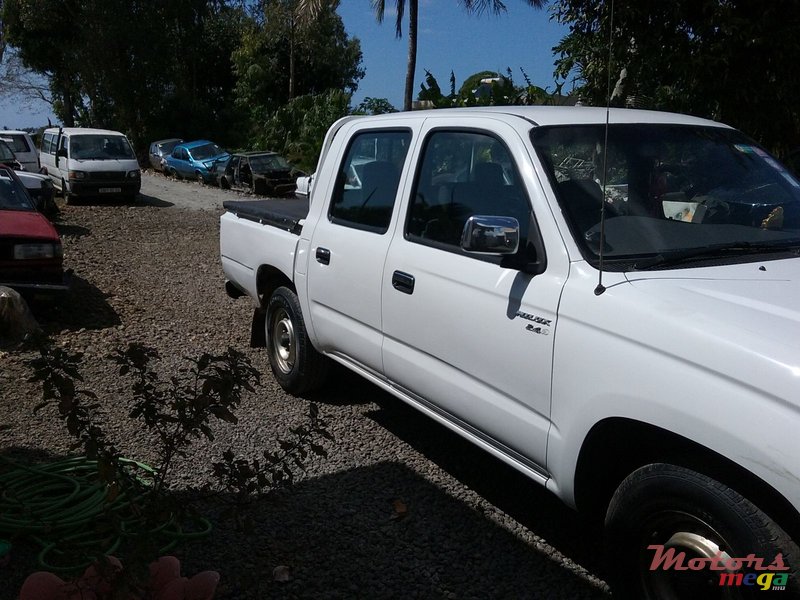 1999' Toyota Hilux photo #3