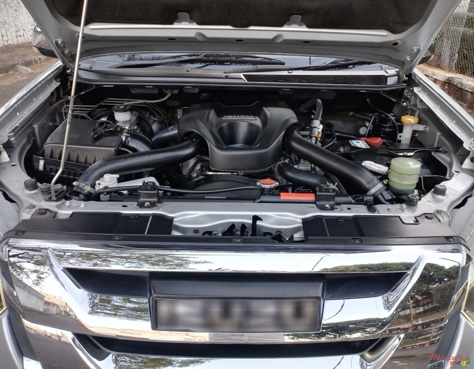 2017' Isuzu photo #5