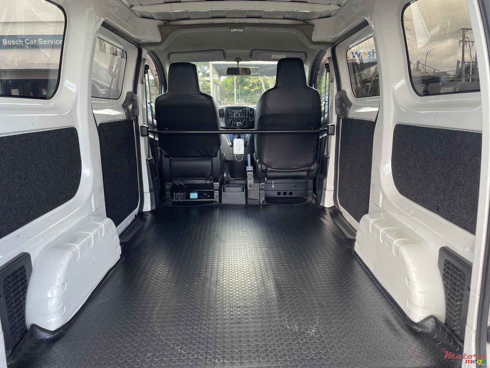 2012' Nissan NV photo #7