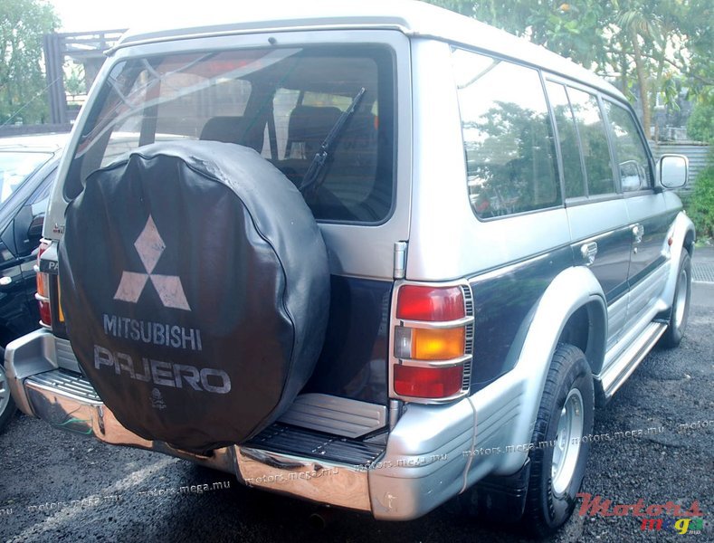 1994' Mitsubishi Pajero photo #5