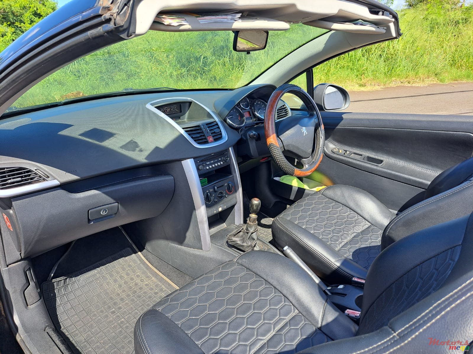 2010' Peugeot 207 photo #5