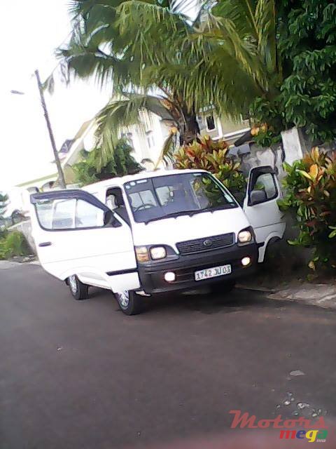 2003' Toyota hiace photo #1