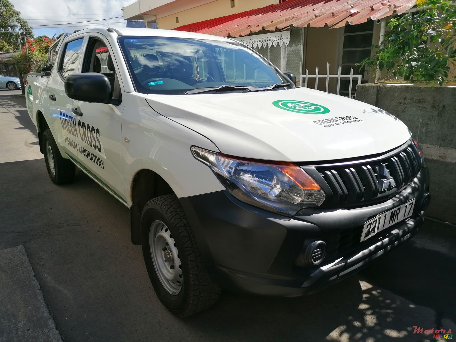 2017' Mitsubishi photo #2