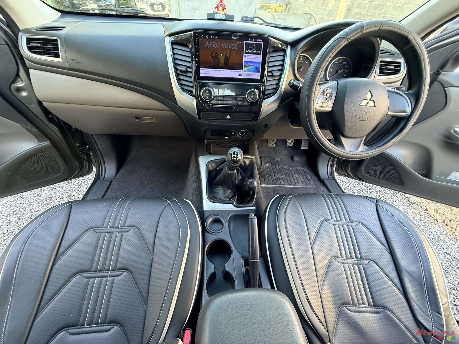 2015' Mitsubishi L200 photo #6