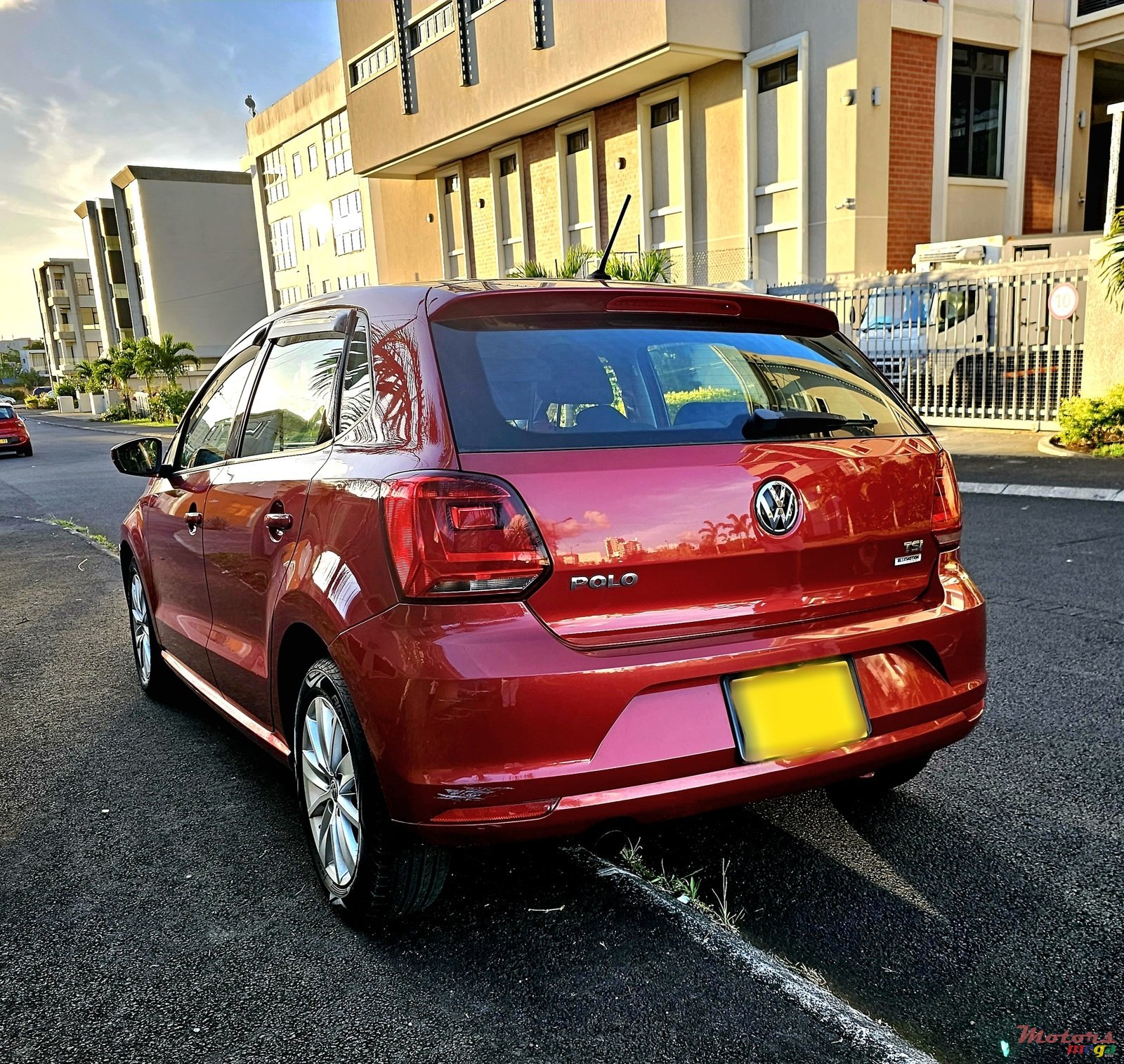 2014' Volkswagen Polo 1.2 TSI AUTOMATIC photo #4